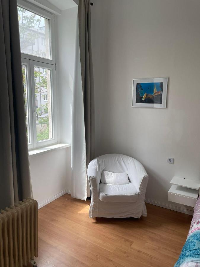 וינה Small Apartment Near The Center מראה חיצוני תמונה