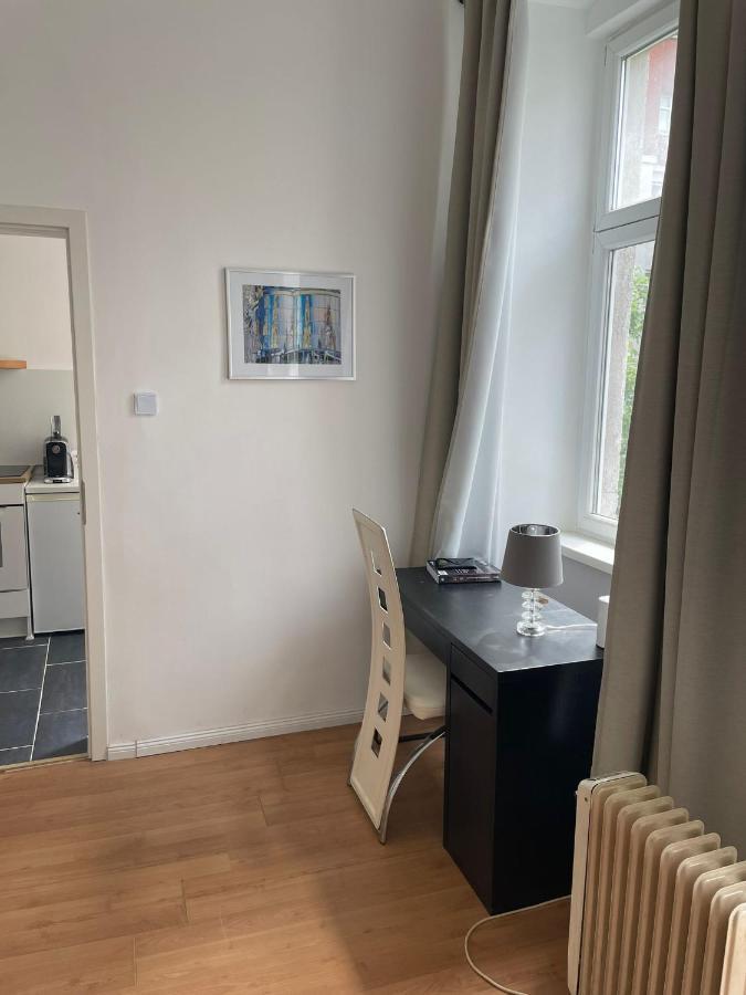 וינה Small Apartment Near The Center מראה חיצוני תמונה